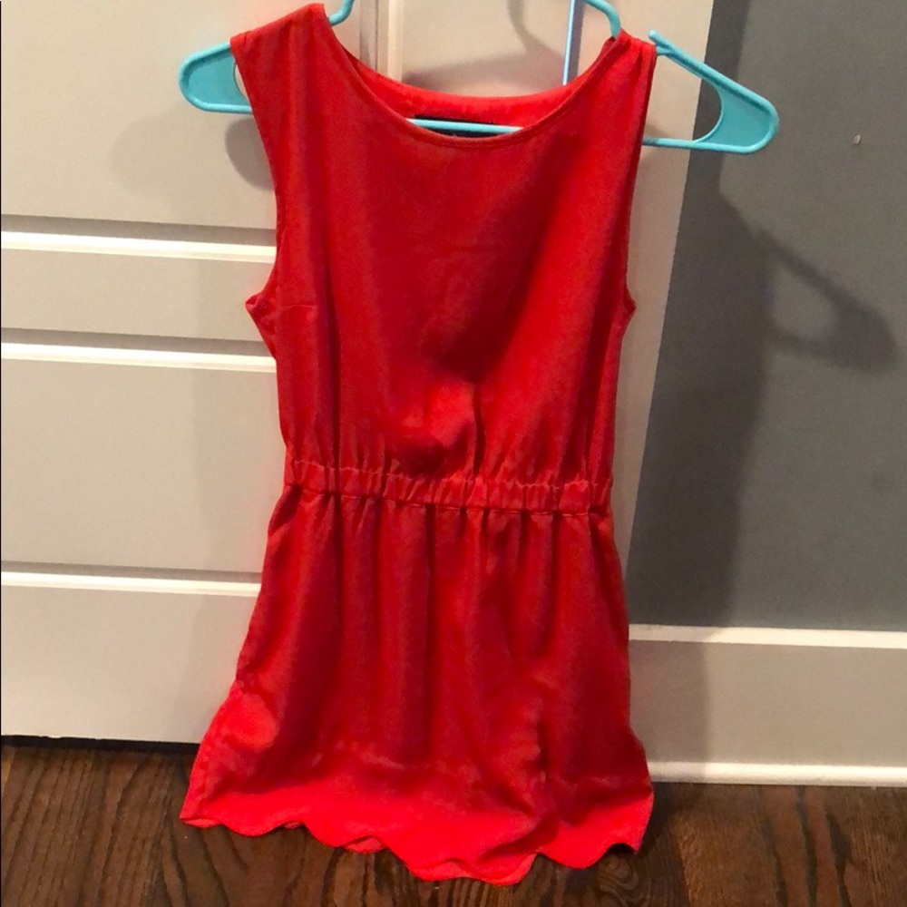 Adorable coral dress w/ scallop detail & pockets!